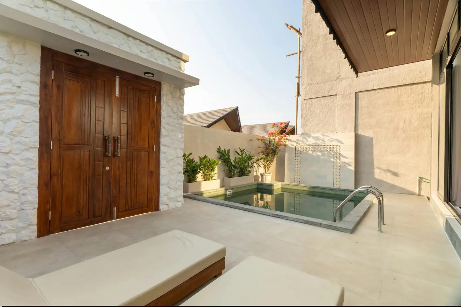 LEASEHOLD 2-BEDROOM LUXURY VILLA | BABAKAN - CANGGU | RICE FIELD VIEWS | IDR 5 BILLION