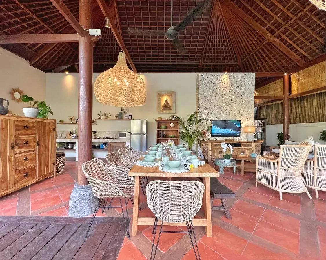 Leasehold 5 Bedroom Tropical Investment Villa for Sale in Seminyak Bali