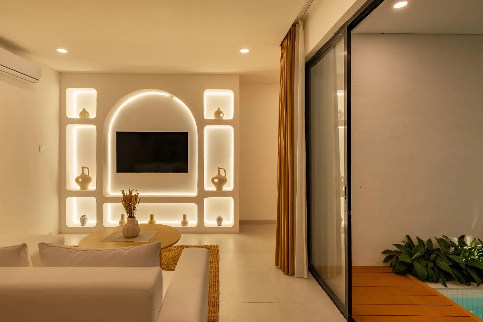 KEROBOKAN - KUTA UTARA | 3-BEDROOM PRIVATE POOL VILLA | 110 M2 LAND | 153 M2 BUILDING | FOR SALE | REF ID: DR0398
