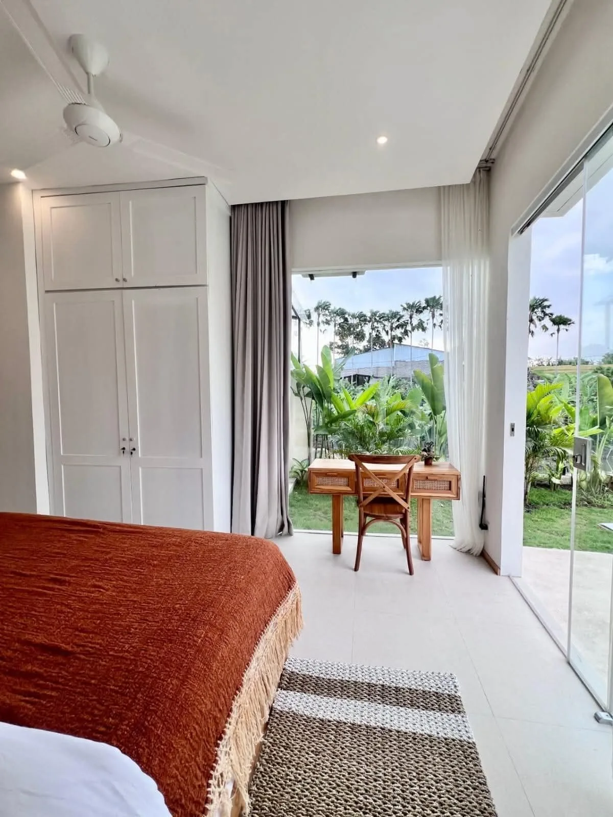 Tumbak Bayuh 2-Bedroom Luxury Villa: Prime Location with Private Gym and Sauna