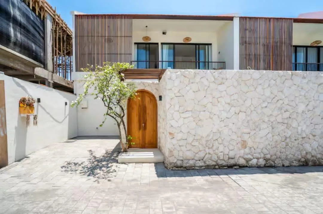 Monthly Rental 3-Bedroom Villa in Padonan Canggu