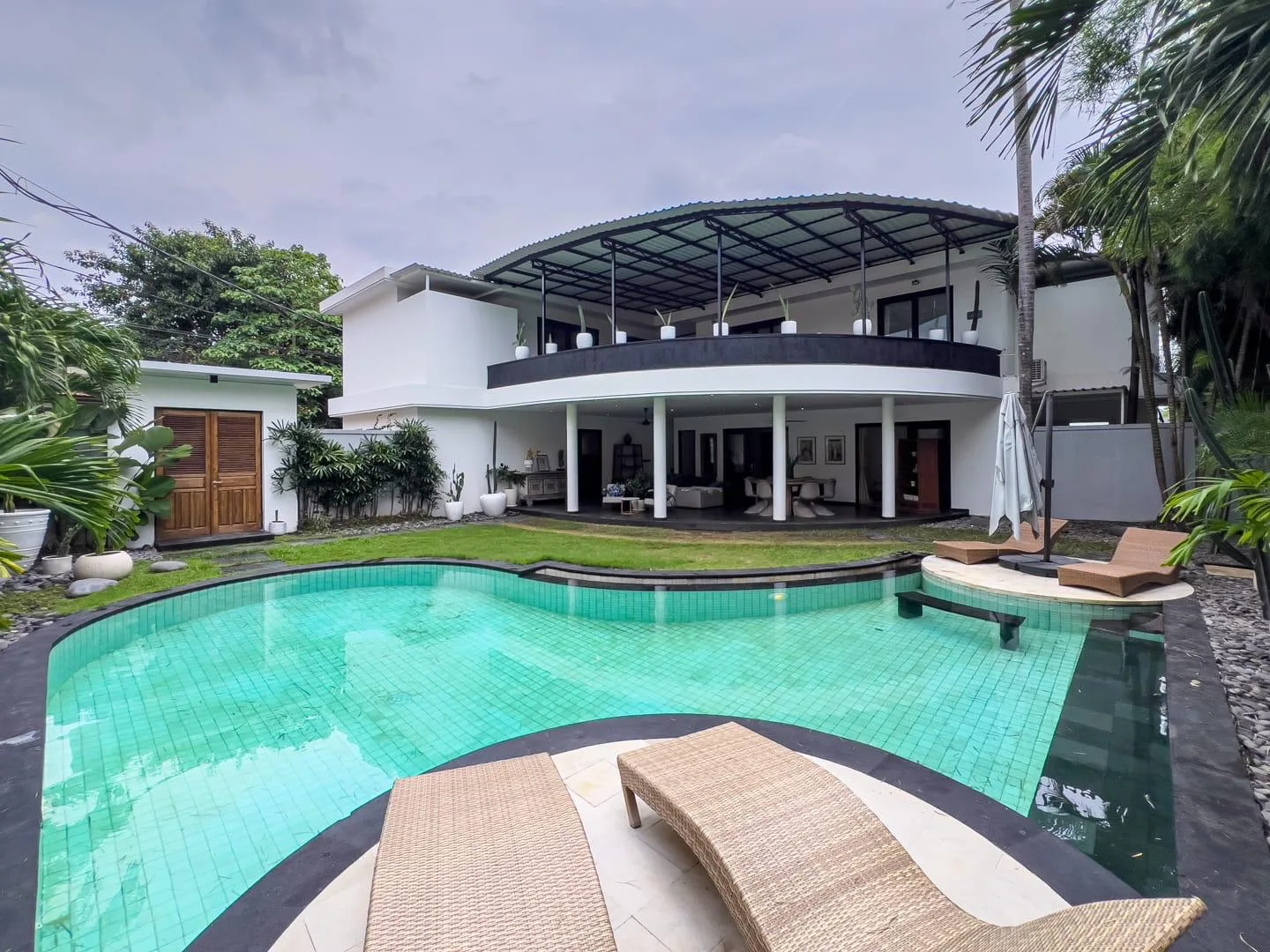 Newly Renovated 6-Bedroom Freehold Villa for Sale in Canggu, Bali