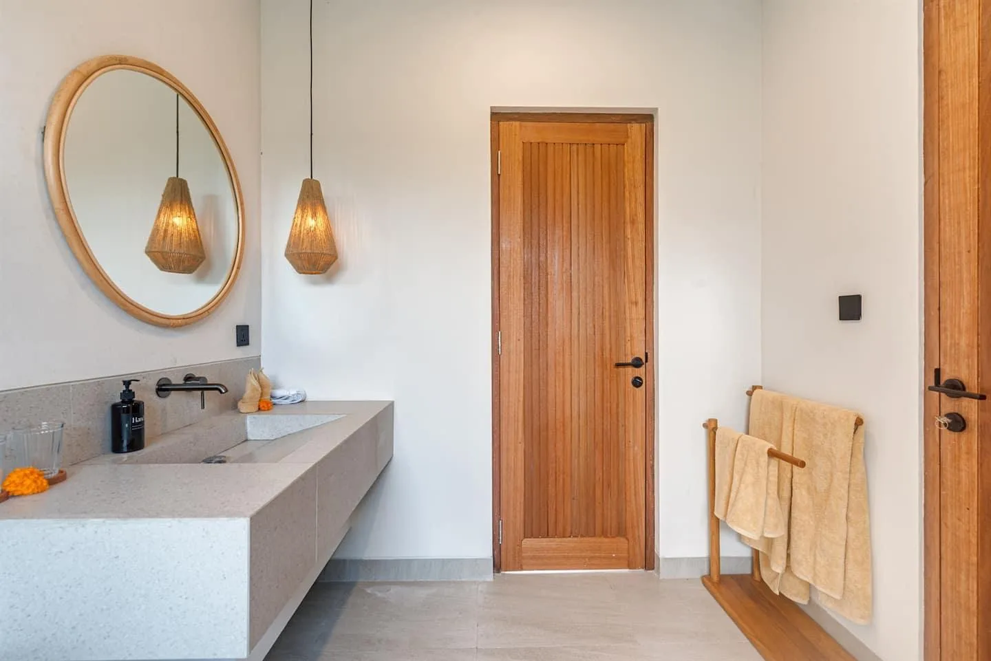 Smart Modern 3-Bedroom Private Living Villa in Tumbak Bayuh, Pererenan Area