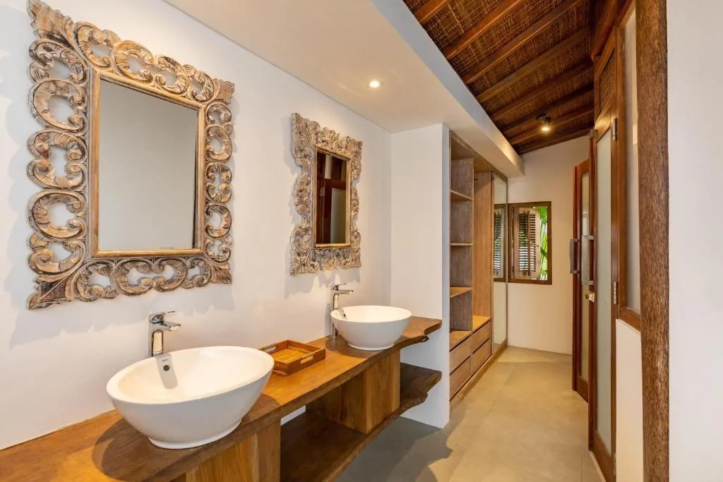 BERAWA - CANGGU | 3-BEDROOM VILLA | 183 M2 LAND | 170 M2 BUILDING | FREEHOLD | FOR SALE | REF ID: DR0408