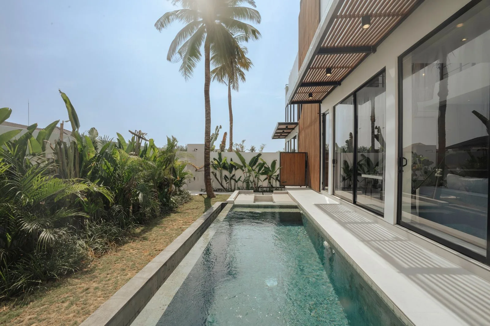 Elegant 4 Bedroom Luxury Villa For Rent Steps From Pererenan Beach