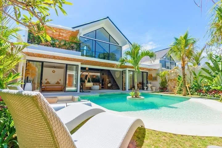 Well Maintained 4 Bedroom Villa for Monthly Rent in Kerobokan Bali