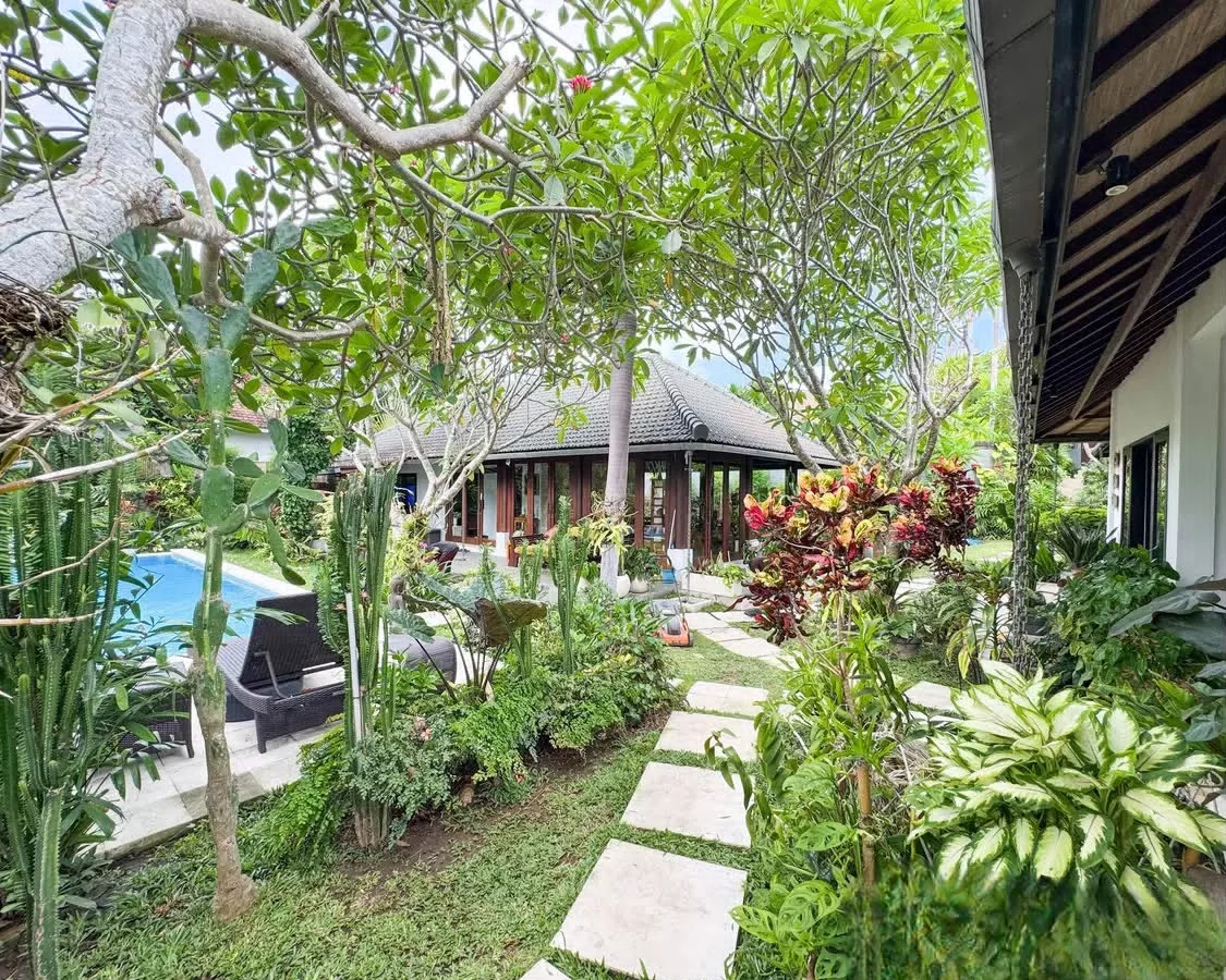 Freehold 5 Bedroom Spacious Tropical Villa for Sale in Umalas Bali