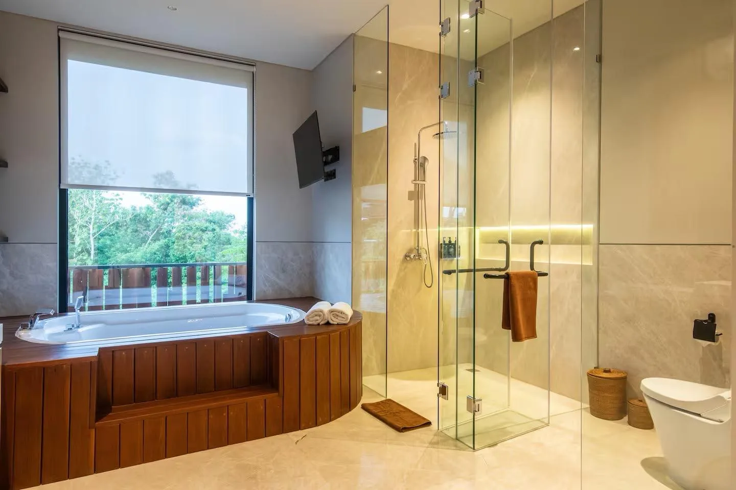 UNGASAN | 6-BEDROOM LUXURY VILLA | PANORAMIC OCEAN & CITY VIEWS | FREEHOLD | REF ID: DR0440