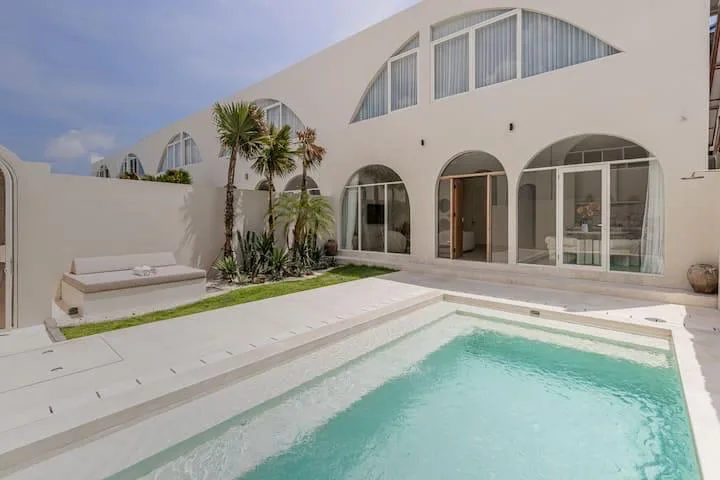 Modern 3 Bedroom Villa in Uluwatu Bingin for Rent: Ocean View, Surfing, and Beach Hopping