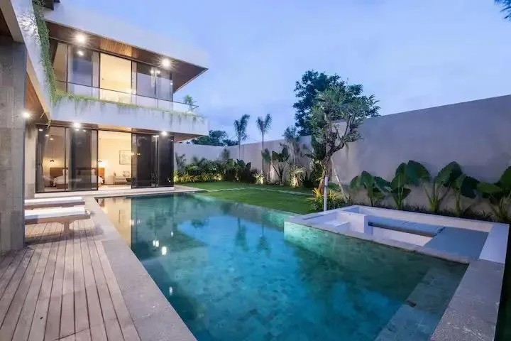 PANTAI NYANYI | 4-BEDROOM MODERN TROPICAL VILLA | FREEHOLD