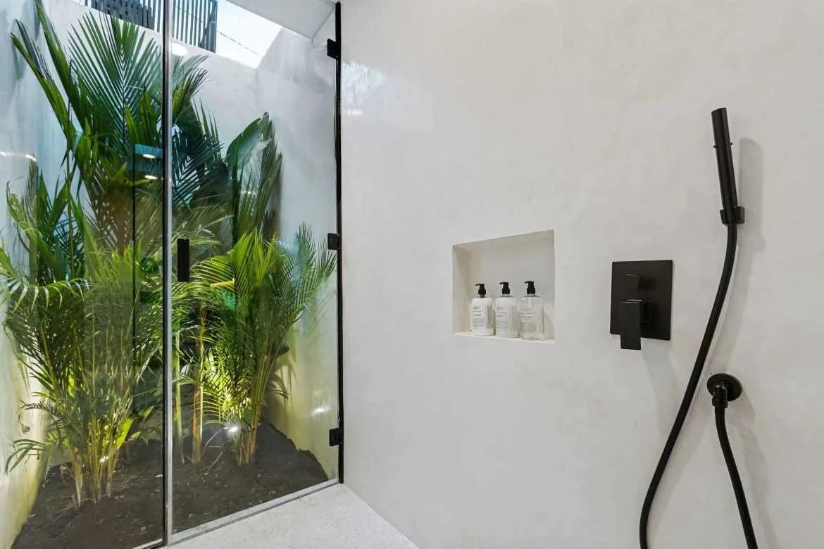 5 Bedroom Luxury Villa for Monthly Rent in Pererenan Pantai Lima