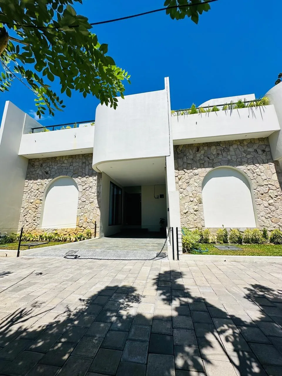 Freehold Modern Santorini Villa in Goa Gong Ungasan