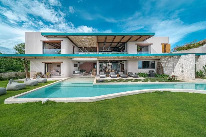 Freehold 4 Bedroom Luxury Sea View Villa for Sale in Uluwatu