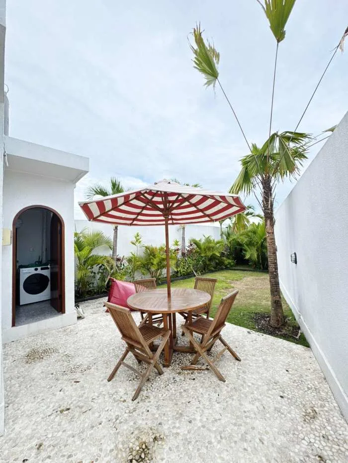 3-bedroom luxury tropical villa Rental and Leasehold Opportunity in Tibubeneng Canggu