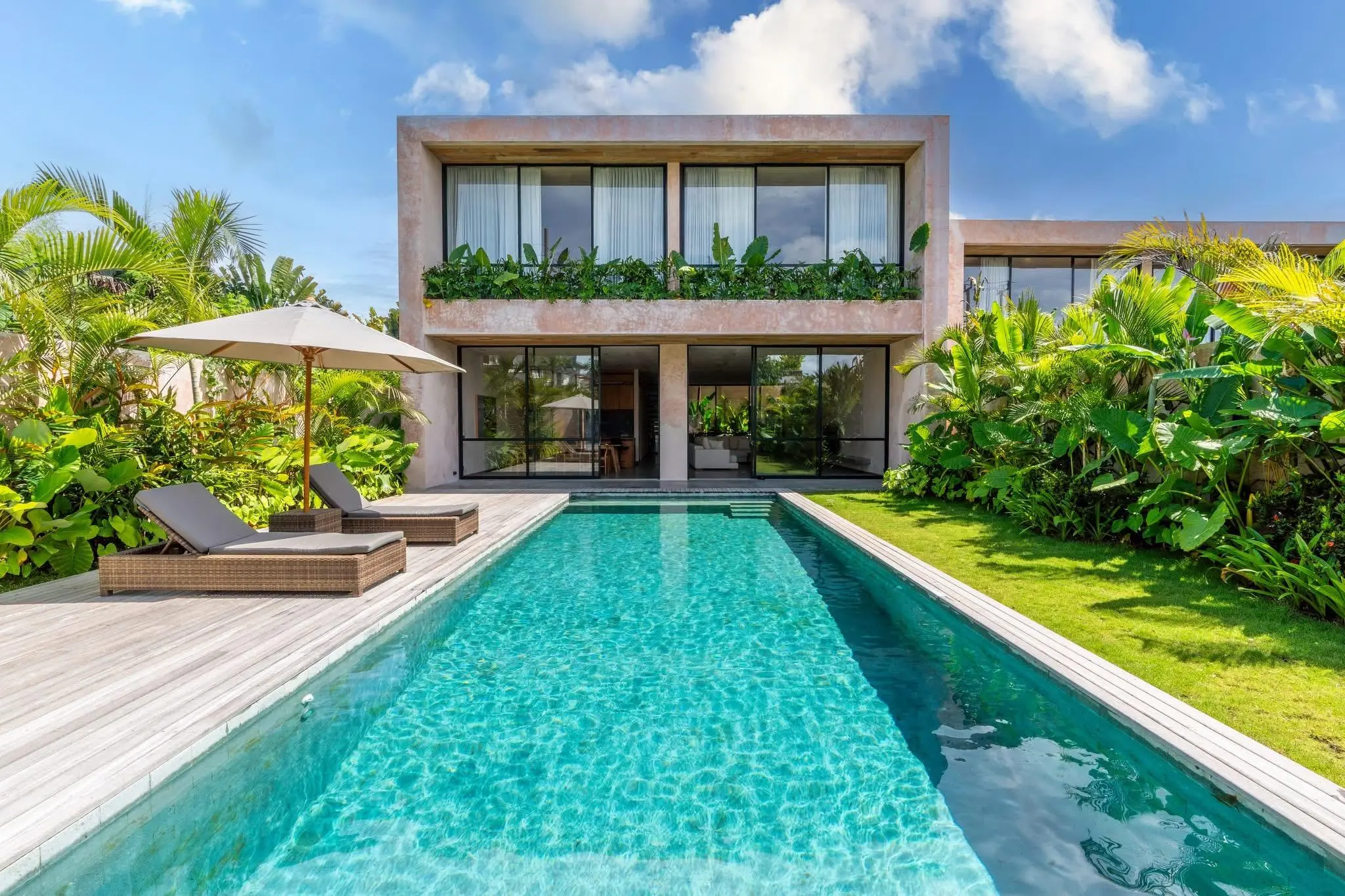 Monthly Luxury 4 Bedroom Rental Villa in Tumbak Bayuh Pererenan