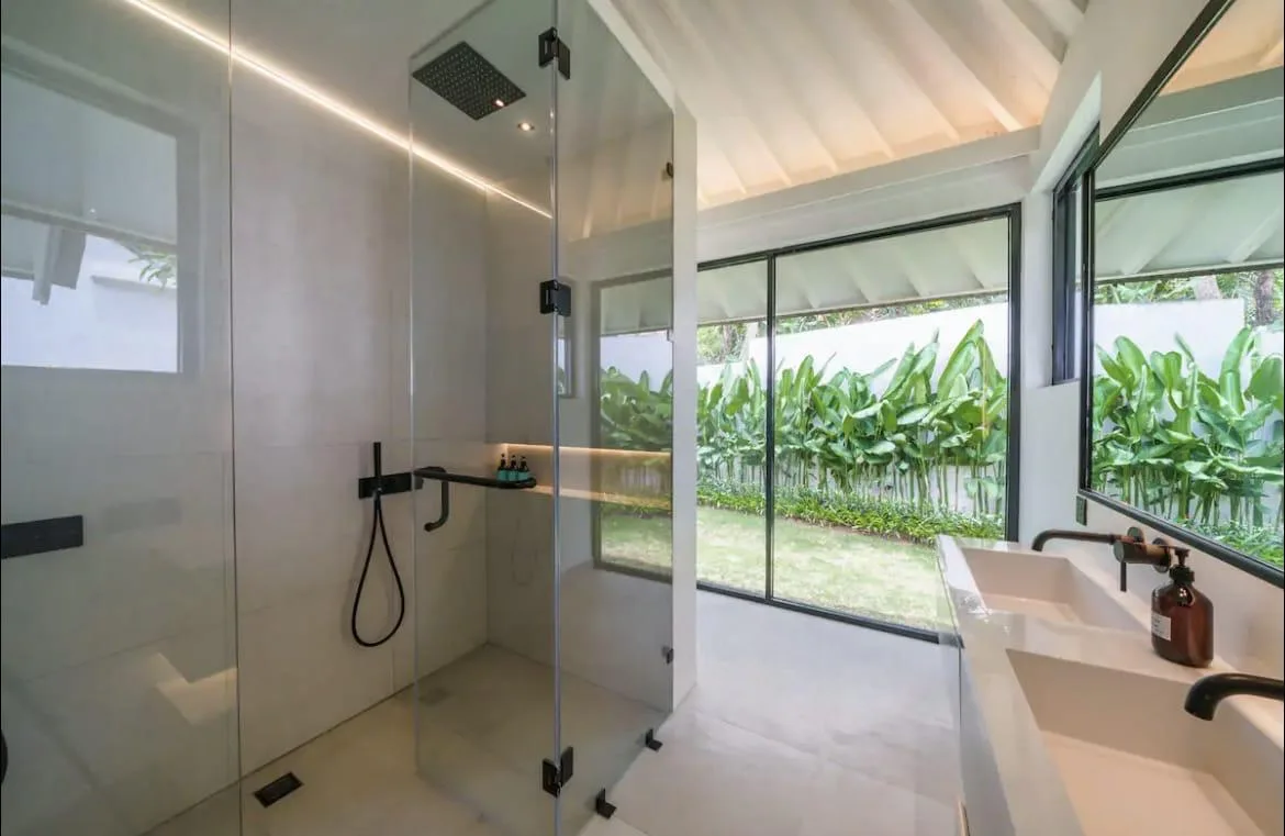 Umalas 5-Bedroom Luxury Villa: Premium Monthly Rental with Sunset and Rice Field Views