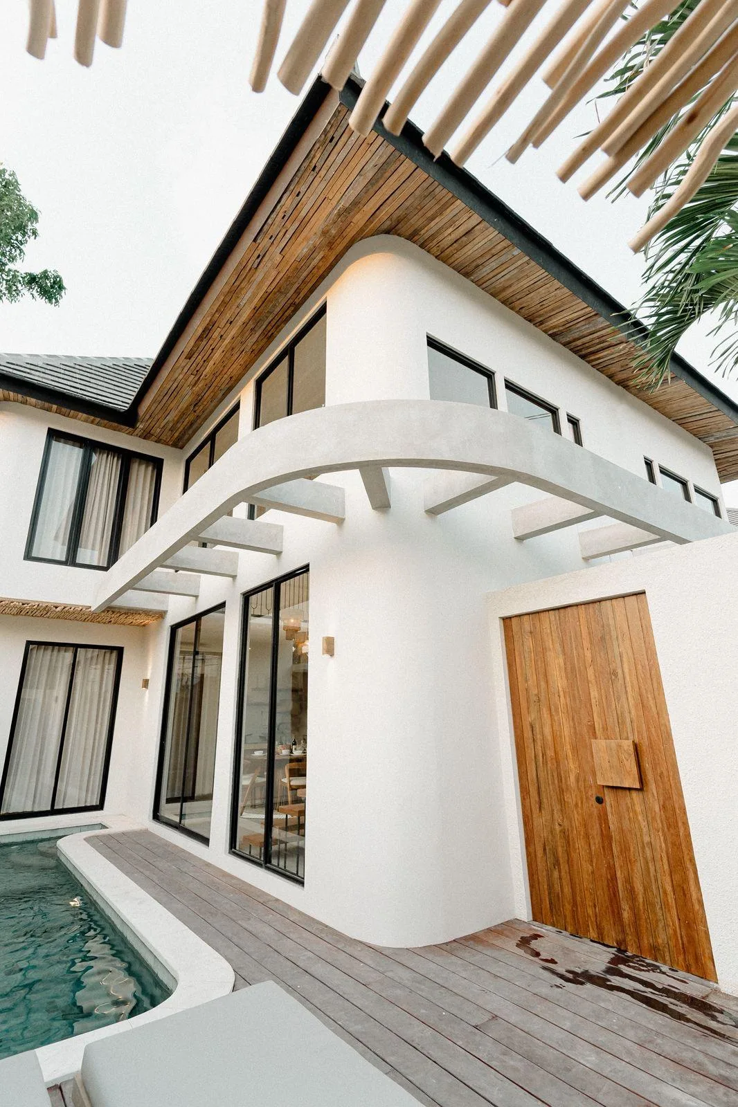 Modern 3 Bedroom Leasehold Villa in Central Seminyak Near Sunset Beach Clubs