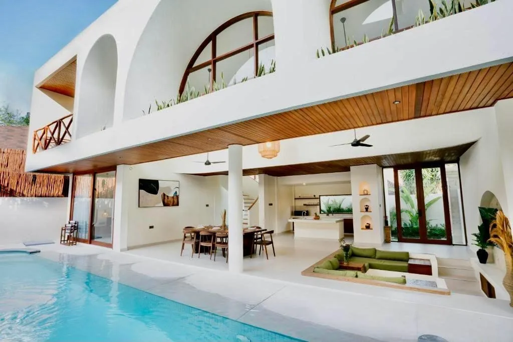 SEMINYAK - KUTA | 4-BEDROOM BRAND LUXURY VILLA | 300 M2 LAND | 390 M2 BUILDING | FREEHOLD | FULLY FURNISHED | REF ID: DR0406