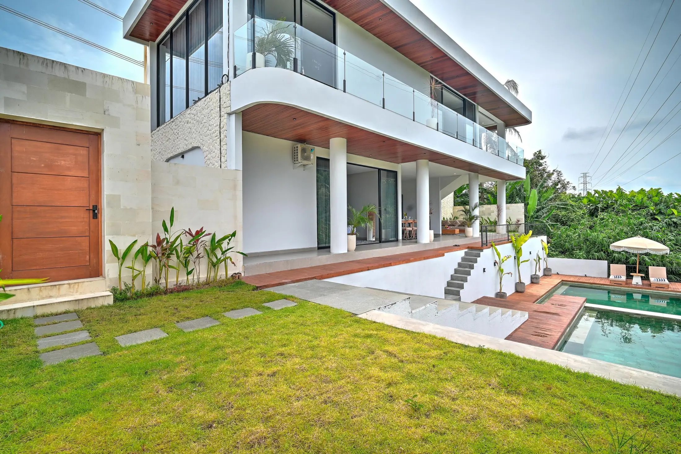 KABA-KABA | 3-BEDROOM LUXURY VILLA | 366 M2 LAND | 300 M2 BUILDING | FREEHOLD | FOR SALE | REF ID: DR0407