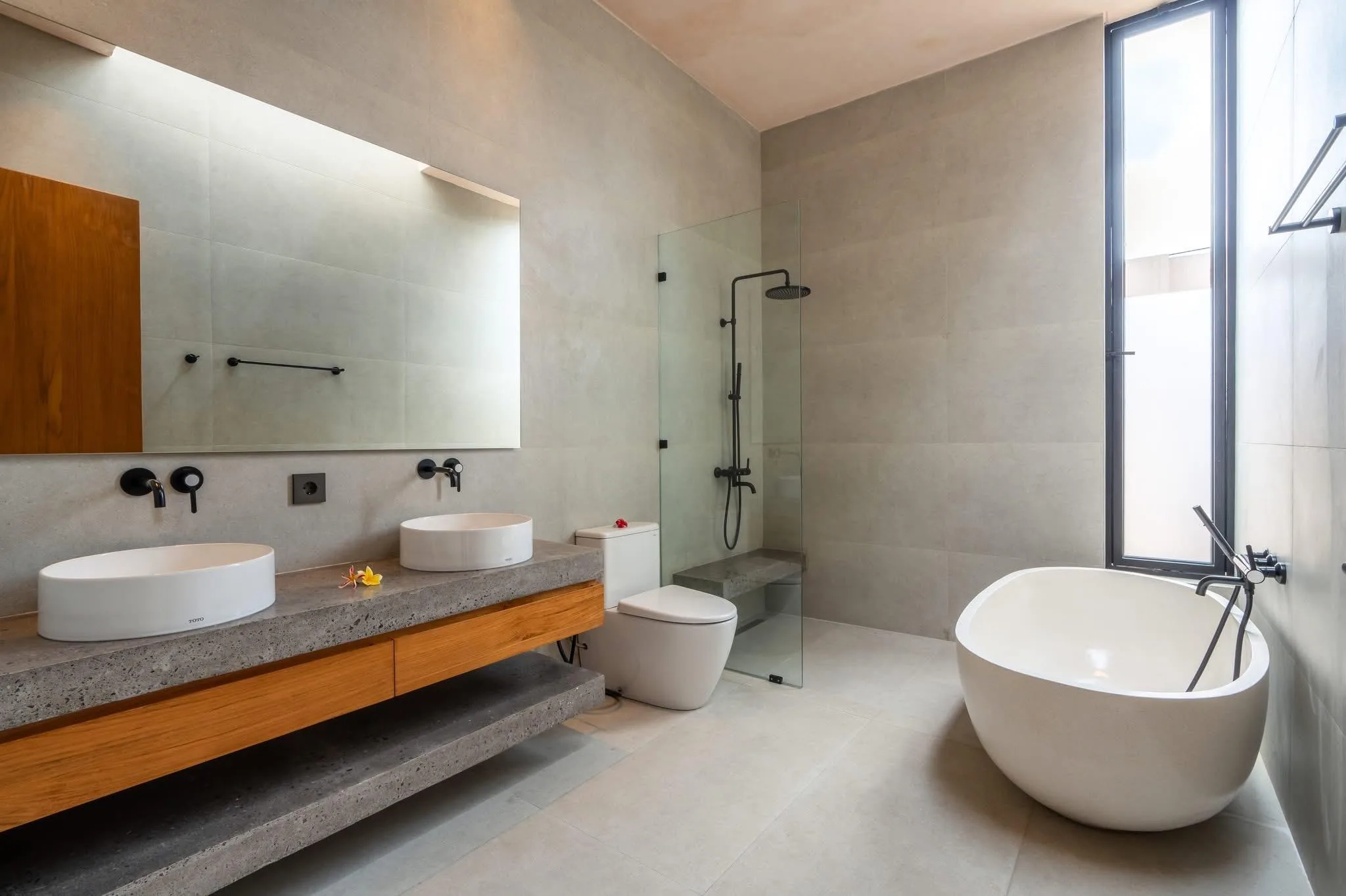 Monthly Luxury 4 Bedroom Rental Villa in Tumbak Bayuh Pererenan