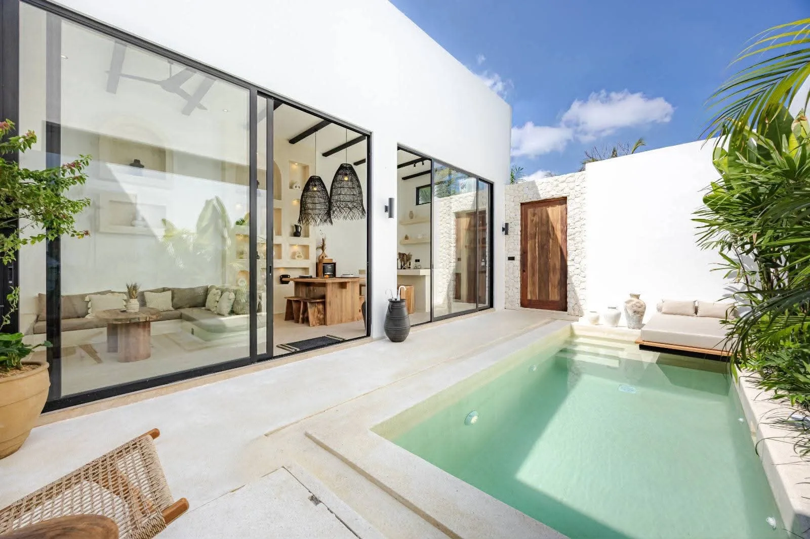 Monthly 1 Bedroom Modern Tropical Rental Villa in Kedungu Bali