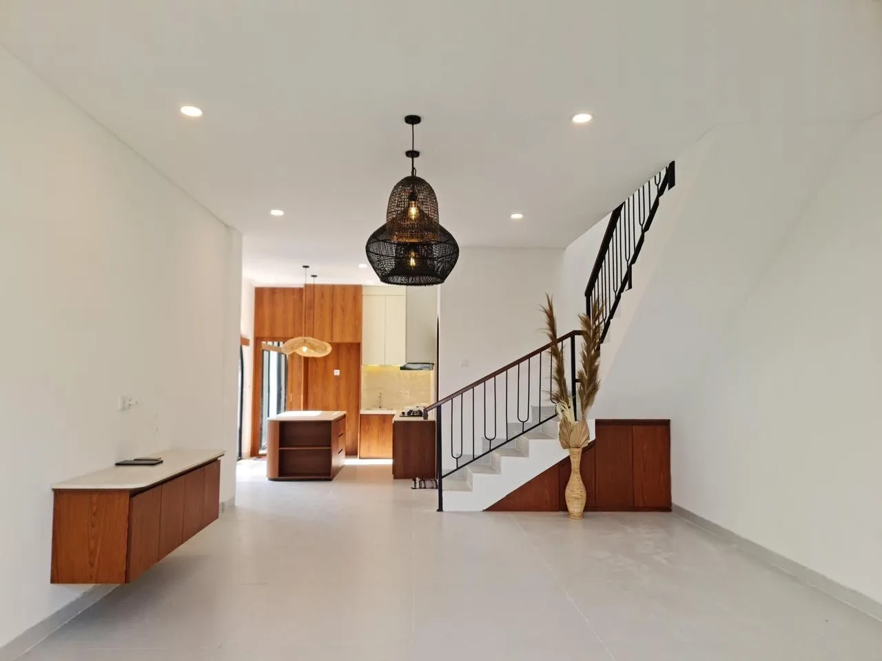 SEMINYAK - KUTA | 4-BEDROOM BRAND LUXURY VILLA | 300 M2 LAND | 390 M2 BUILDING | FREEHOLD | FULLY FURNISHED | REF ID: DR0406