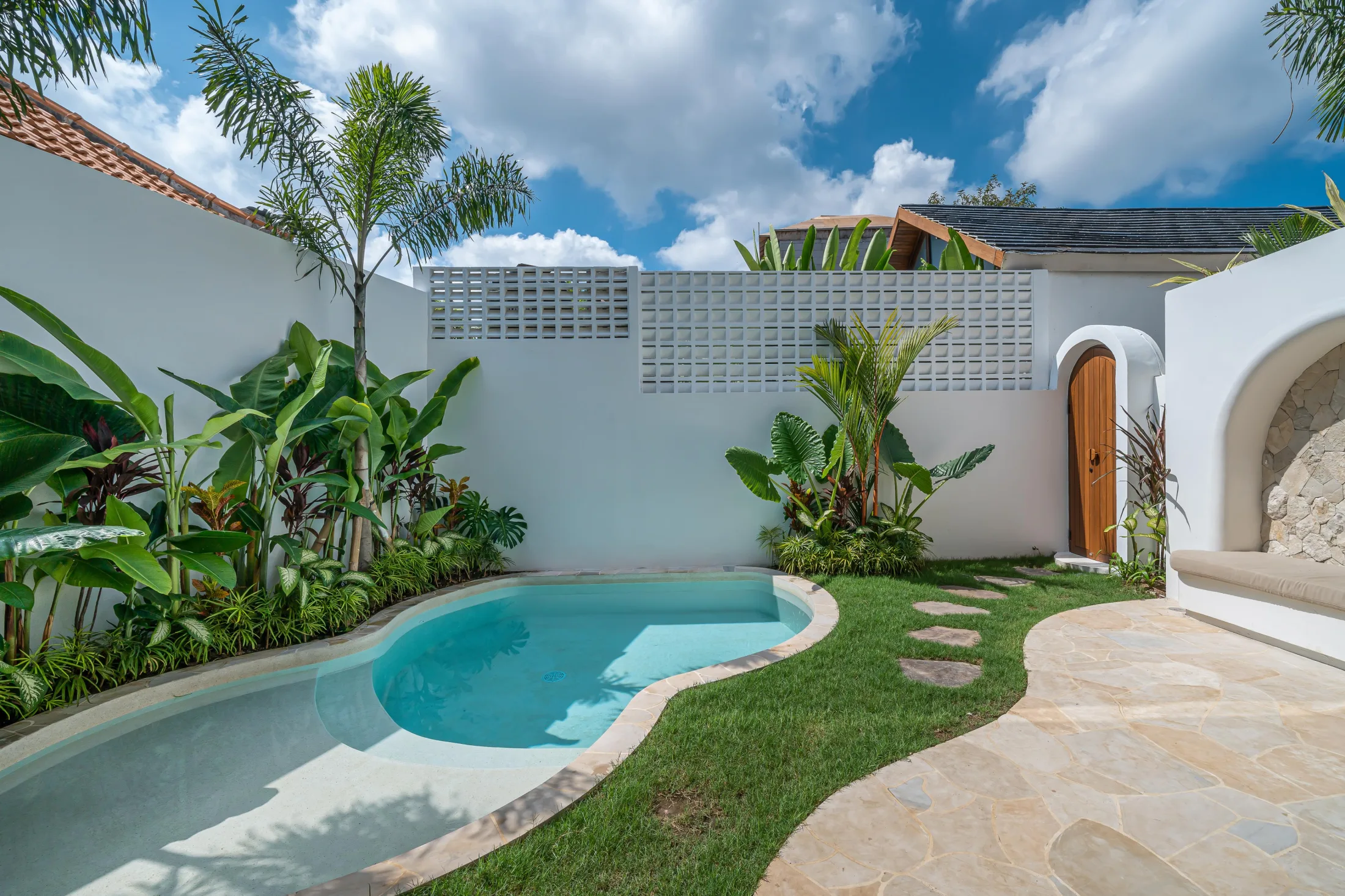 BINGIN, ULUWATU | 2-BEDROOM MODERN VILLA | LEASEHOLD FOR SALE | REF ID: DR0471