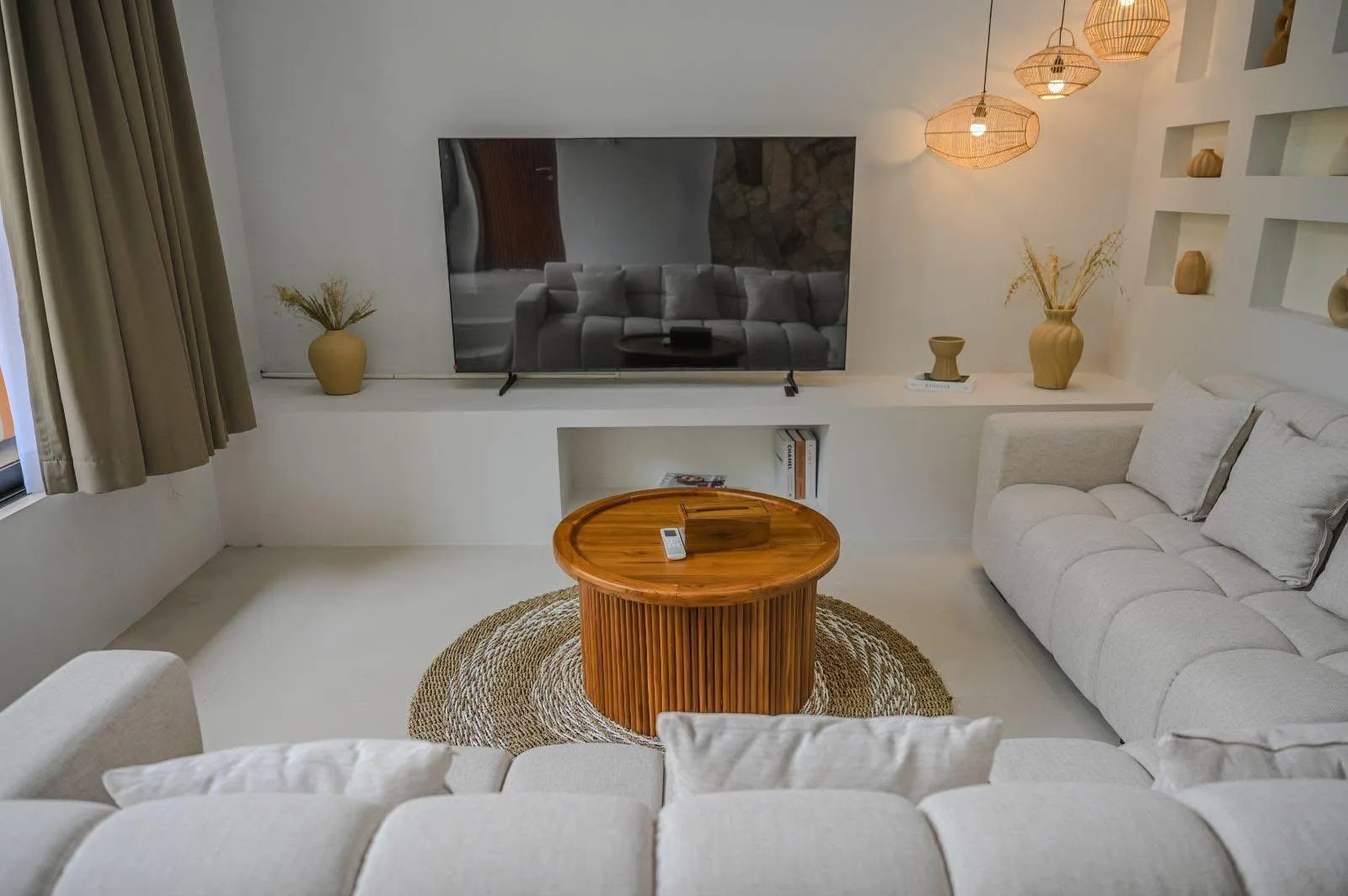 3 Bedroom Tropical Villa for Yearly Rent in Prime Umalas Bali
