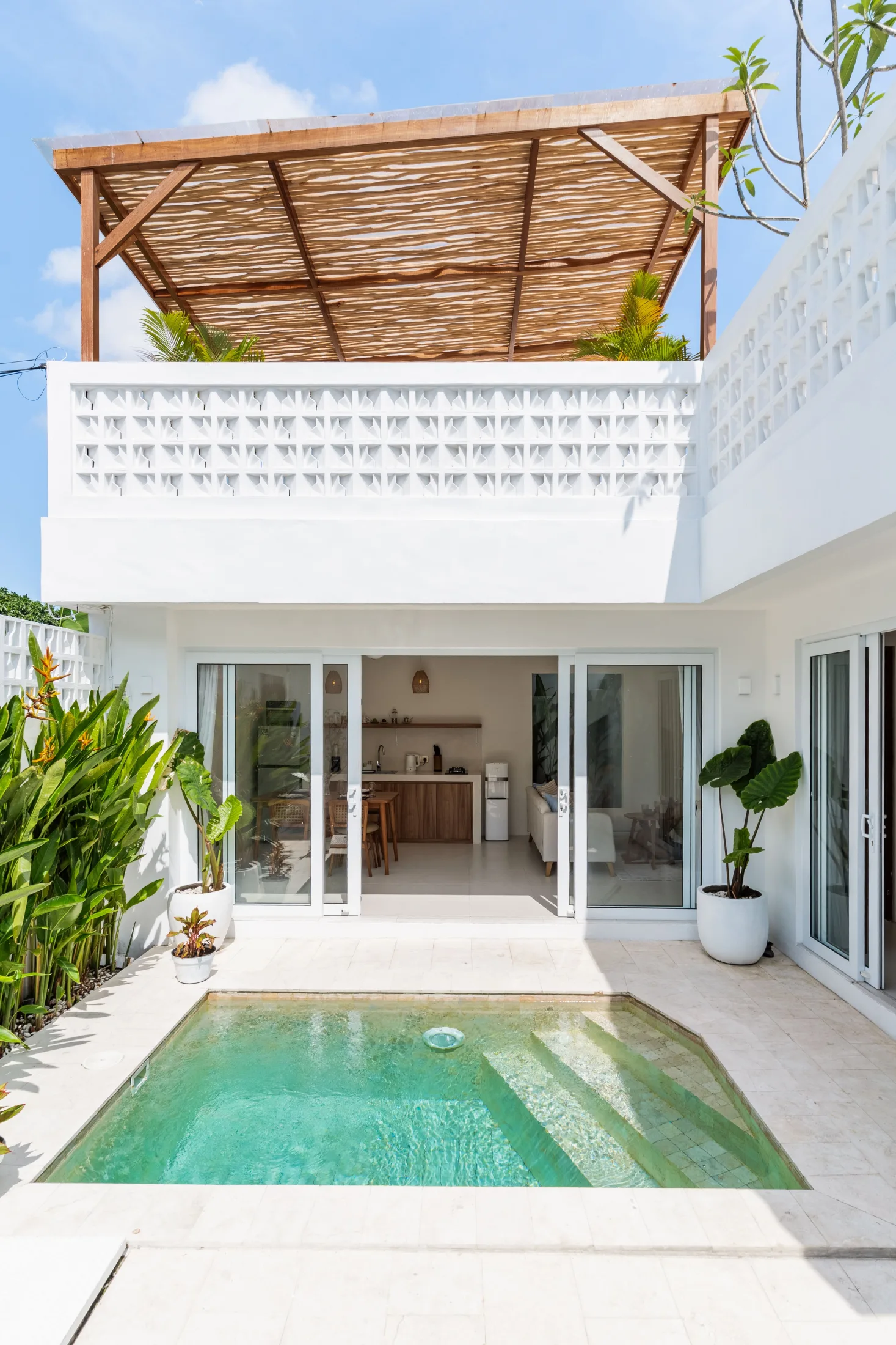 CANGGU BALI 1-BEDROOM + OFFICE VILLA 25-YEAR LEASEHOLD FULLY FURNISHED