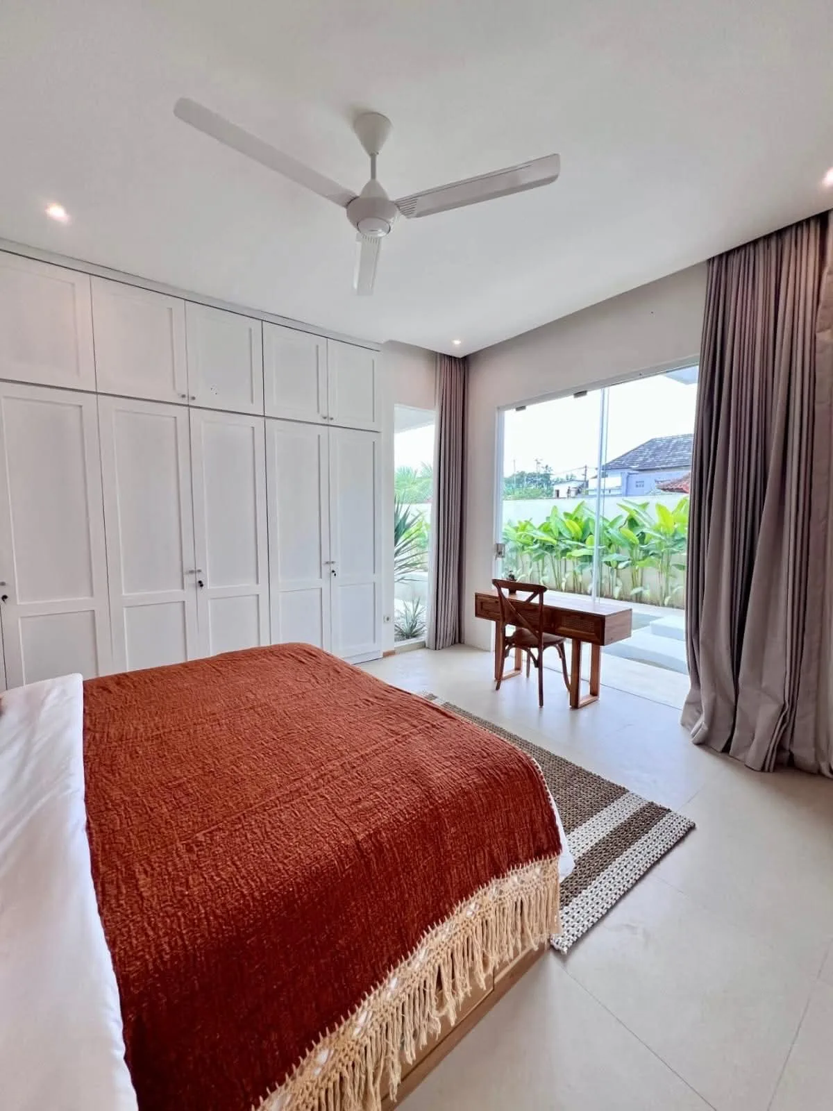 Tumbak Bayuh 2-Bedroom Luxury Villa: Prime Location with Private Gym and Sauna