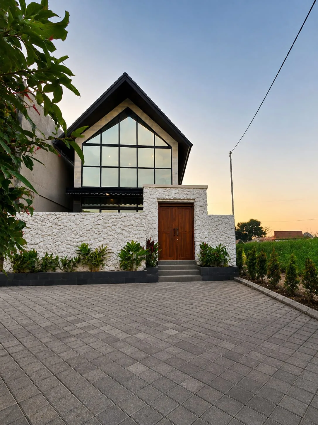 LEASEHOLD 2-BEDROOM LUXURY VILLA | BABAKAN - CANGGU | RICE FIELD VIEWS | IDR 5 BILLION