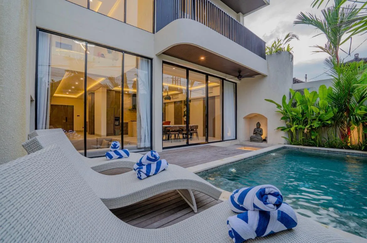 Monthly and Yearly 3 Bedroom Rental Villa in Prime Seminyak Bali