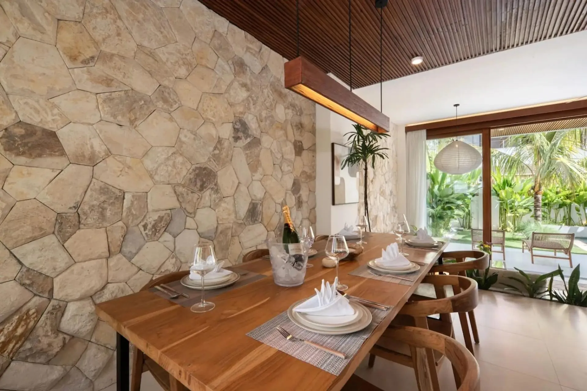 ULUWATU | 2-BEDROOM VILLA | MONTHLY RENTAL | PRIVATE POOL & GARDEN | REF ID: DR0249