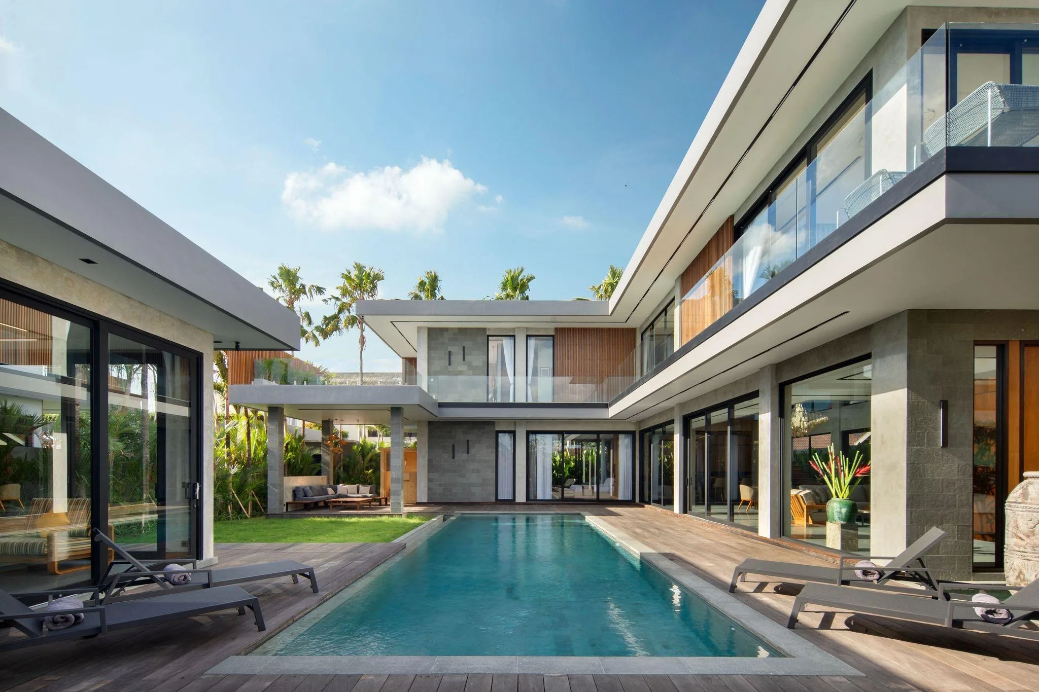 Umalas 4-Bedroom Luxury Villa: Contemporary Design for Premium Long-Term Rental