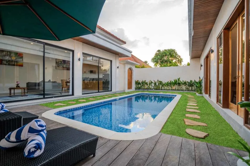 2 Bedroom Tropical Living Villa for Yearly Rent in Central Seminyak