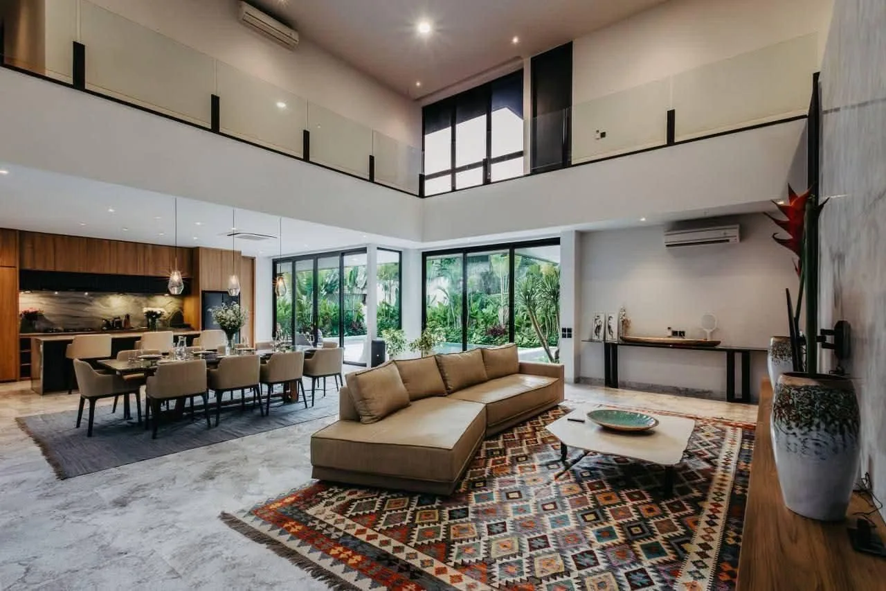 Canggu Berawa 5-Bedroom Modern Luxury Villa: Prime Real Estate for Sale and Rent
