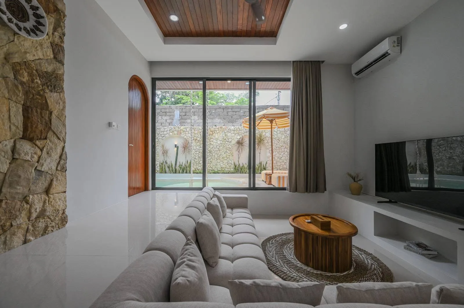 3 Bedroom Tropical Villa for Yearly Rent in Prime Umalas Bali