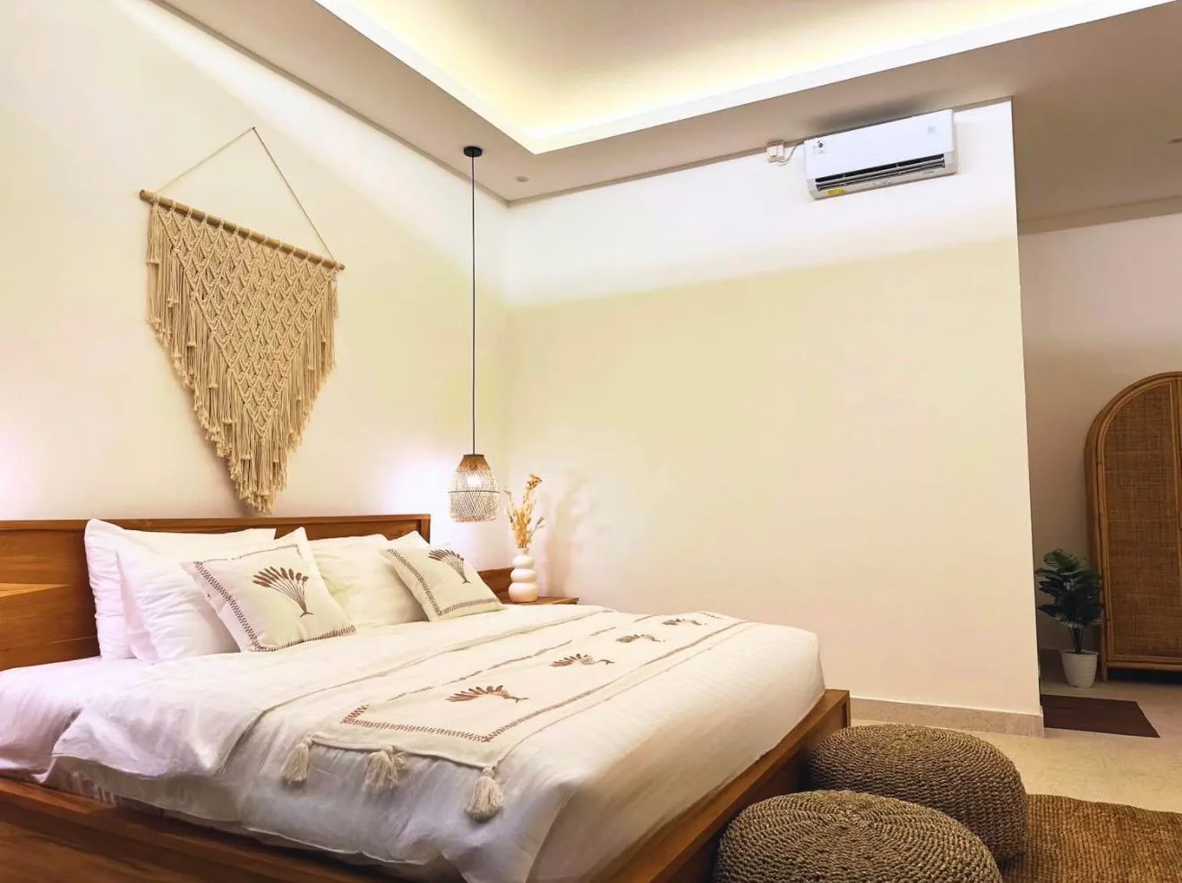 Long Term 3 Bedroom Modern Tropical Rental Villa in Canggu Bali