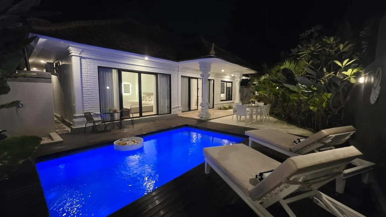 Beachside 3 Bedroom Rental Villa in Seminyak Bali