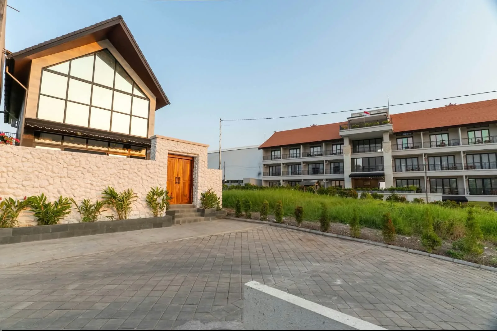 LEASEHOLD 2-BEDROOM LUXURY VILLA | BABAKAN - CANGGU | RICE FIELD VIEWS | IDR 5 BILLION